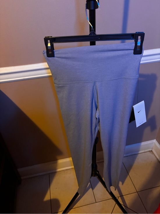 Nike Pants - Nike Women’s Light Gray High Waist Athletic Leggings
